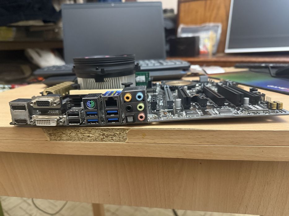 Asus Z97-A  I5 4590 16 gb ram