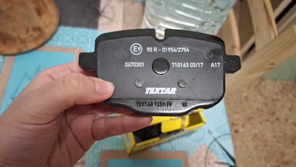 Conjunto de pastilhas novas de travão BMW