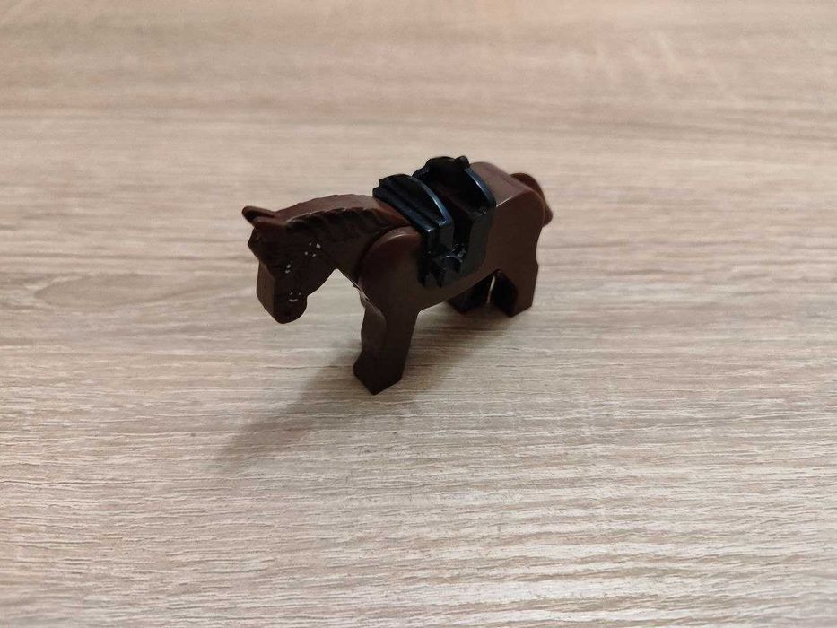 Фигурка Lego лошадь для средневековых рыцарей с седлом Horse Movable