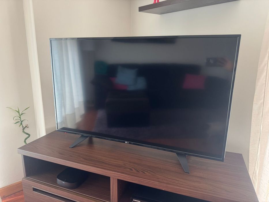 TV LG 43’’ com muito pouco uso