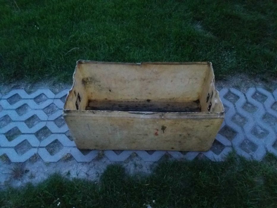 Kufer z włókna szklanego.
