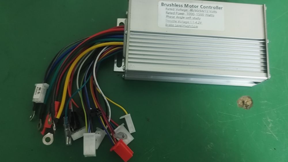 Centralina scooter elétrica  Controlador 48v 60v 64v72v
Centralina 1
36v 42v 48v 52v 58v 60v 64v 72v 84v (detecção automática)
34-40a
100€
