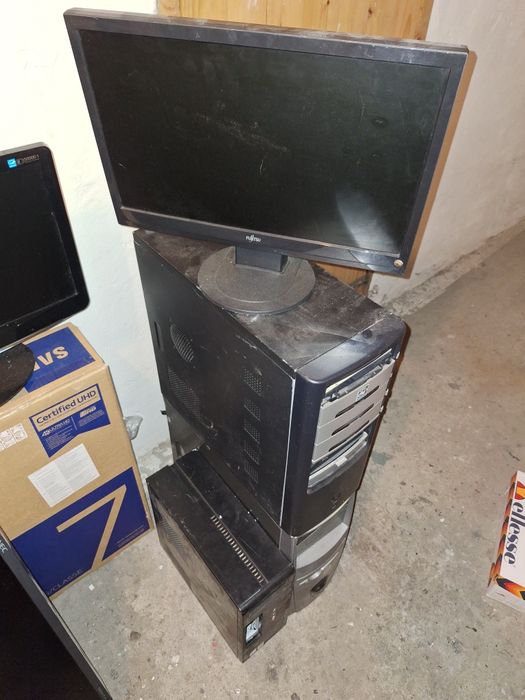 Zestaw elektroniki telewizor smart kolumna komputery monitory