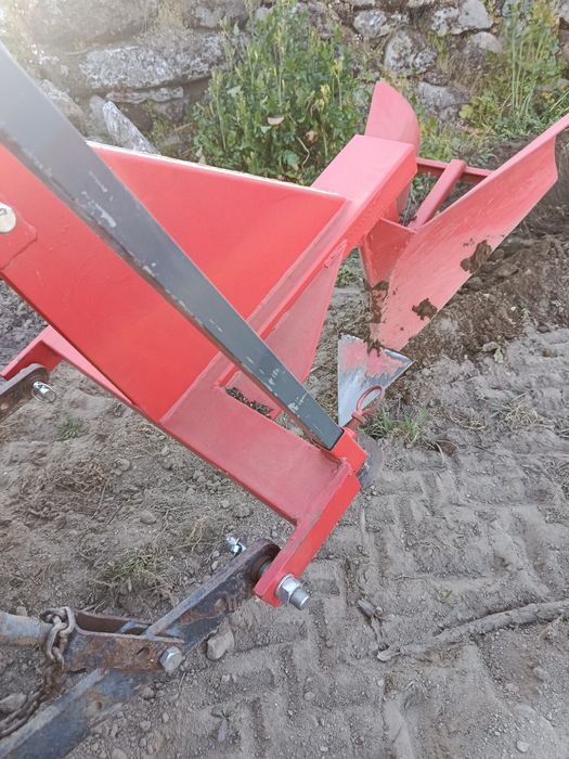 Abre valas para trator