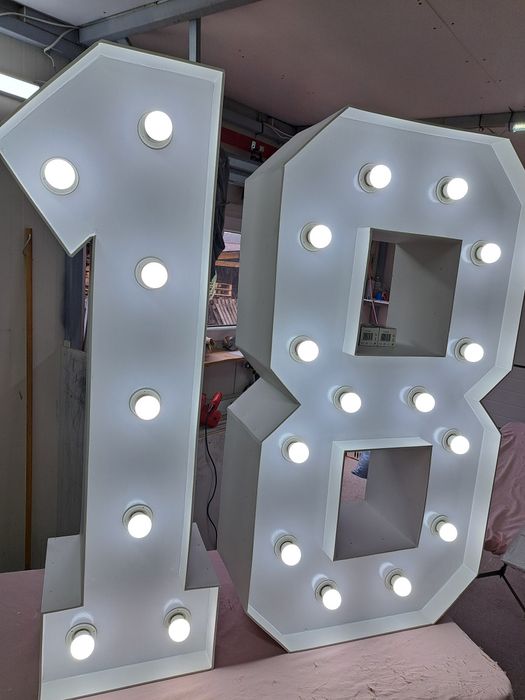Cyfra 18 podświetlana wys 120cm
