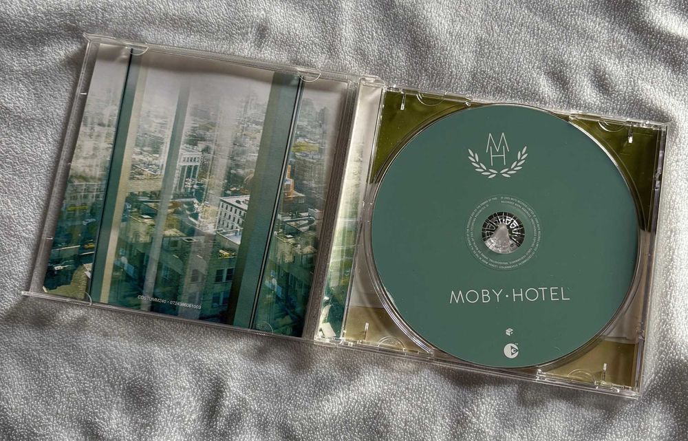CD Moby - "hotel"