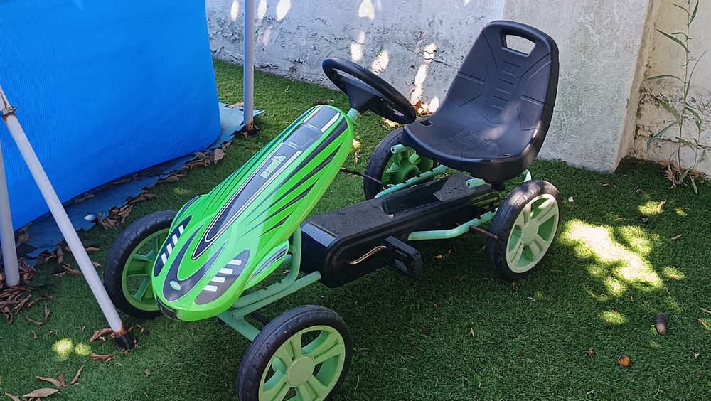 Kart a pedais infantil
