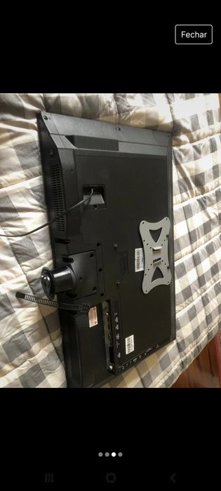 TV 32 polegadas com suporte parede e suporte secretária cabos incluído