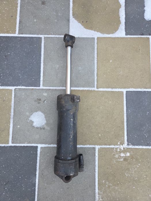 Цилиндр подьему запаски Урал