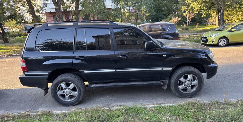 Toyota Land Cruiser 100