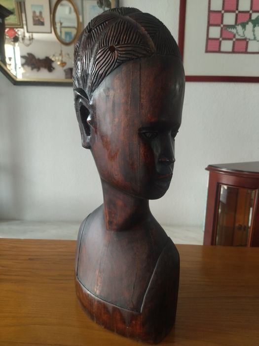 Busto Africano  , origem de Angola talvez da década de 60