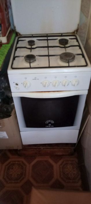 Обмен двух спальня кровать + 2 тумбочки и газовая печка