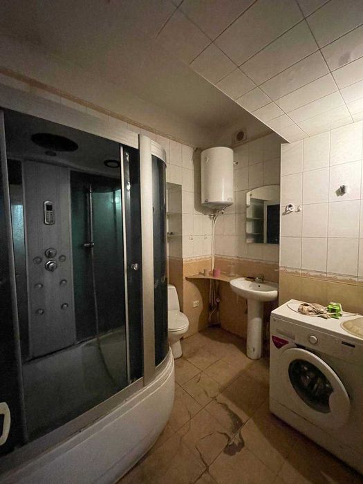 ПРОДАМ трикімнатну квартиру 91 м2 зі своїм окремим фасадним входом та підвалом у сталінці, Приморський район