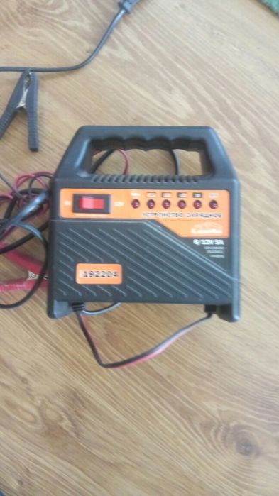 Пусkoзapядное зарядное