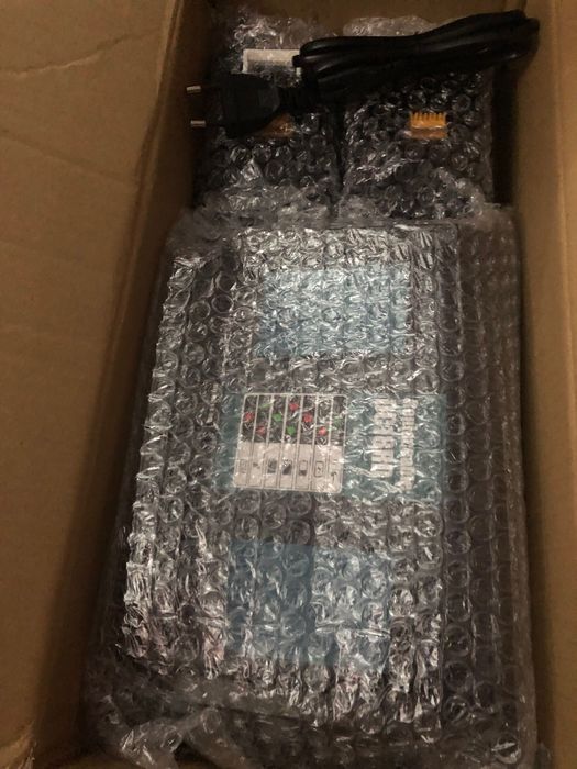 Два акума і зарядка макіта посадка