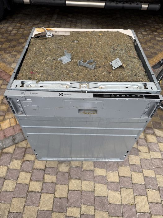 Продам посудомийну машину Electrolux