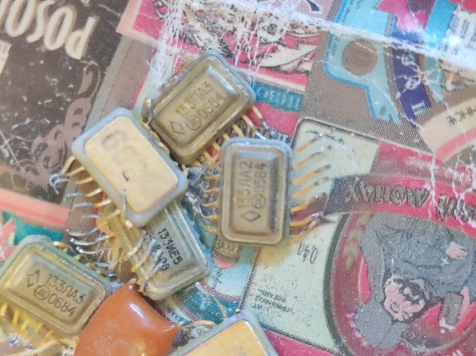 Радіодеталі , різні та лампи