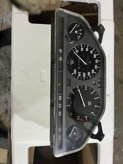 Бмв е30 щиток приборов