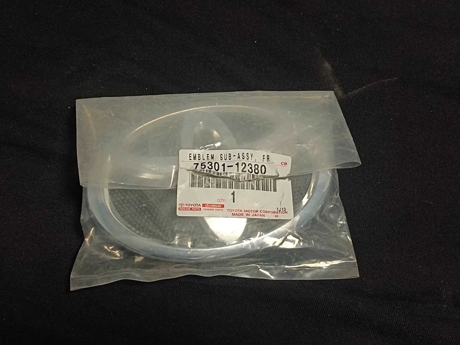 EMBLEMAT ZNACZEK Toyota Corolla Auris logo przód