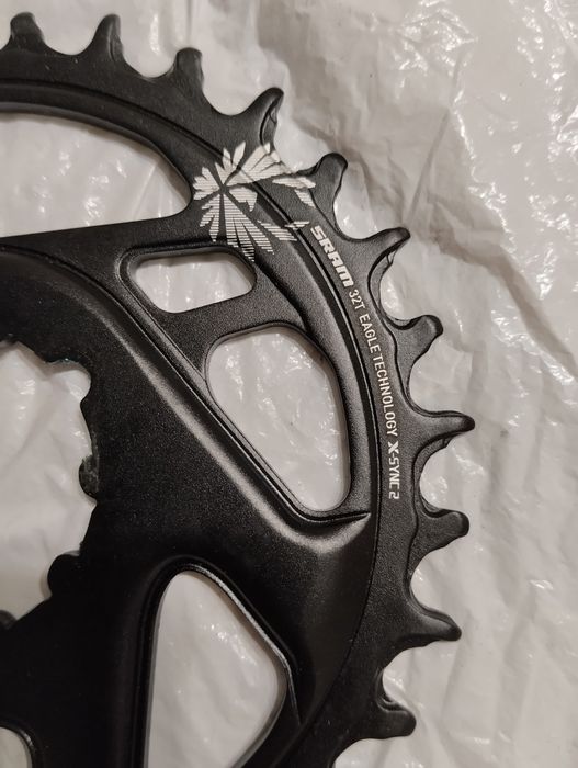 Vendo selins de bicicleta e prato sram