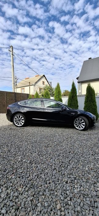 tesla model 3 Standart +