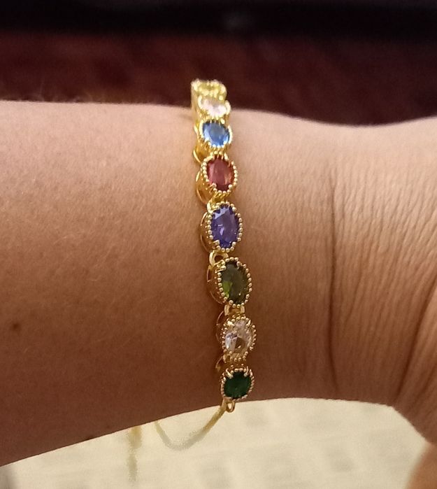 Pulseira com pedras coloridas e fecho ajustavel - Nova
