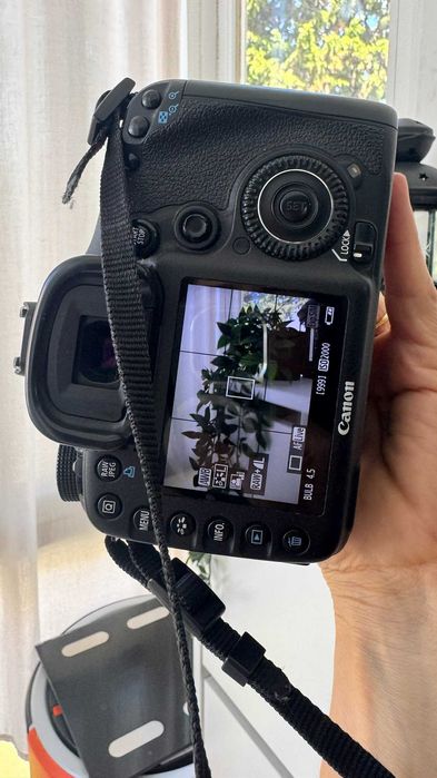 Canon EOS 7D + Objetiva 18-200 IS + Cartão Extreme 64GB