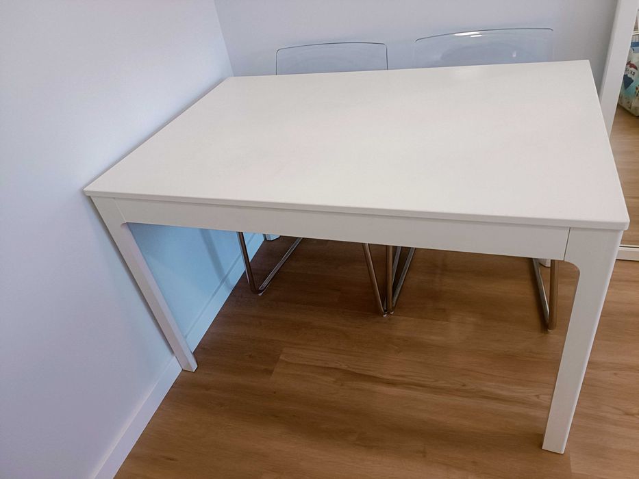 Conjunto mesa e cadeiras jantar