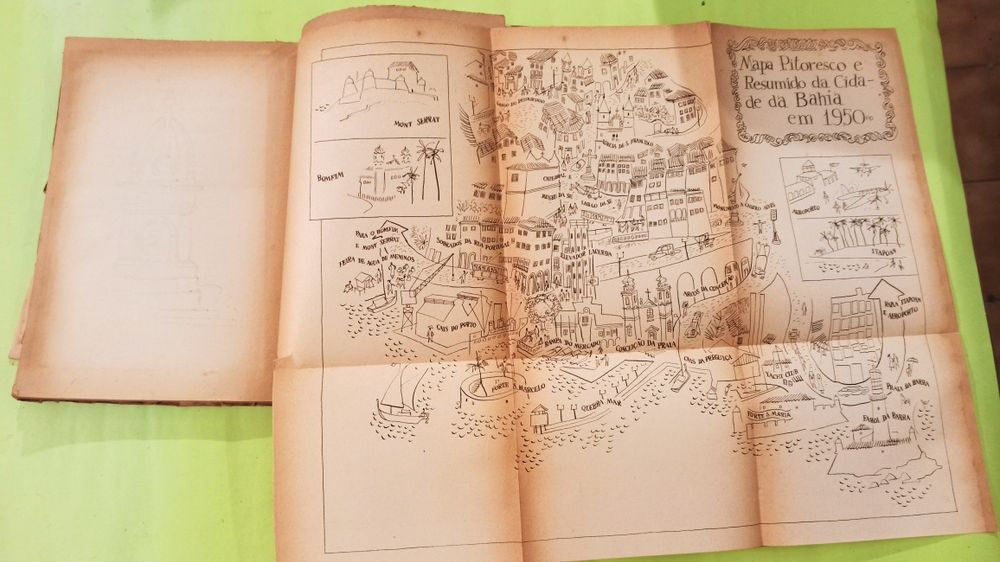 Livro com descrição da cidade da Bahia.