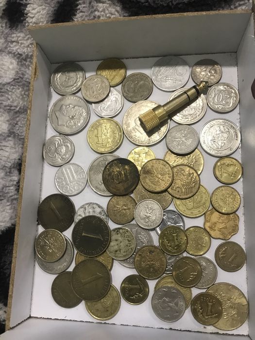 Монети багато різних
