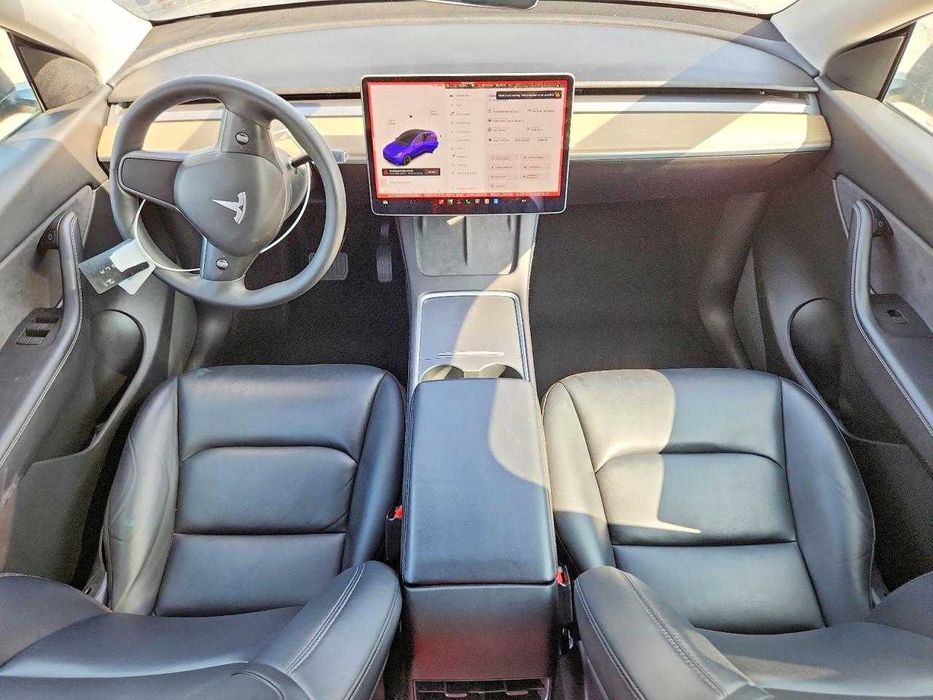 Tesla Model Y 2021;