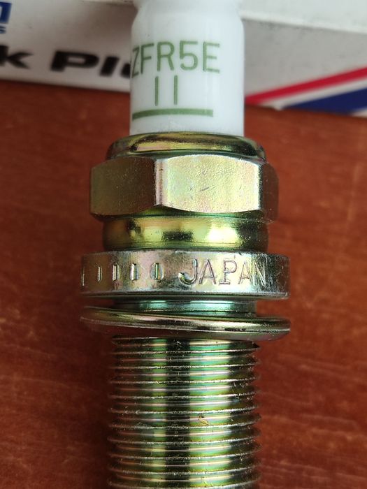 Свічки запалювання NGK ZFR5E-11 Nissan 22401-30R15 оригінал Japan