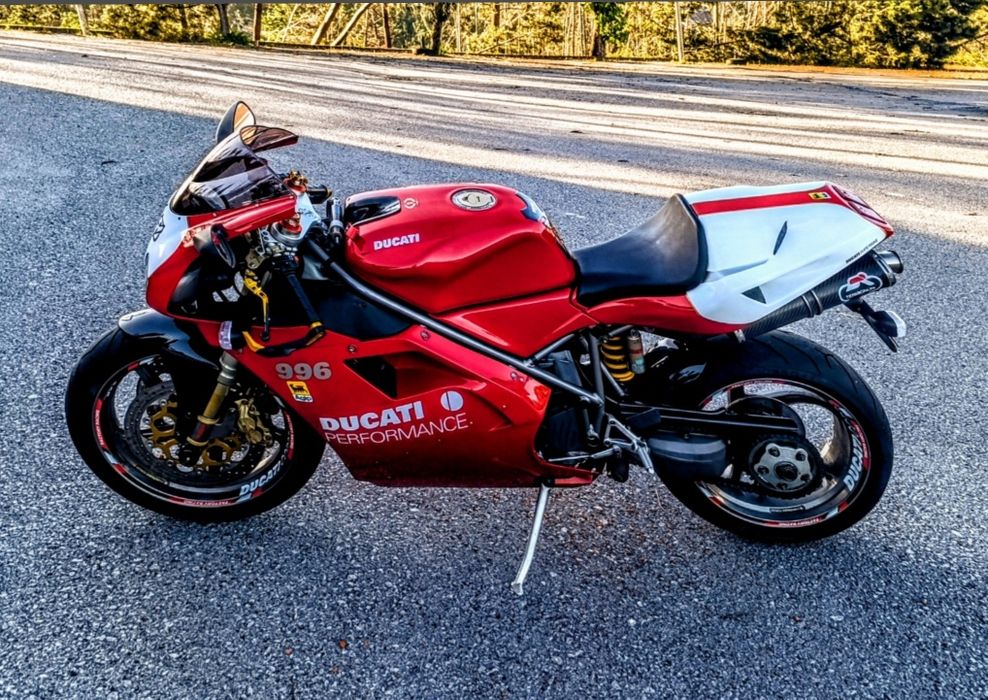 Vendo belíssima Ducati 996