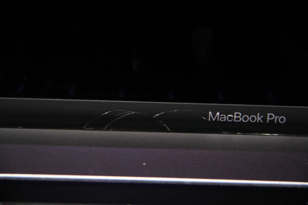 MacBookPro 15.4-inch Retina LED-backlit display with IPS; 2880 by 1800