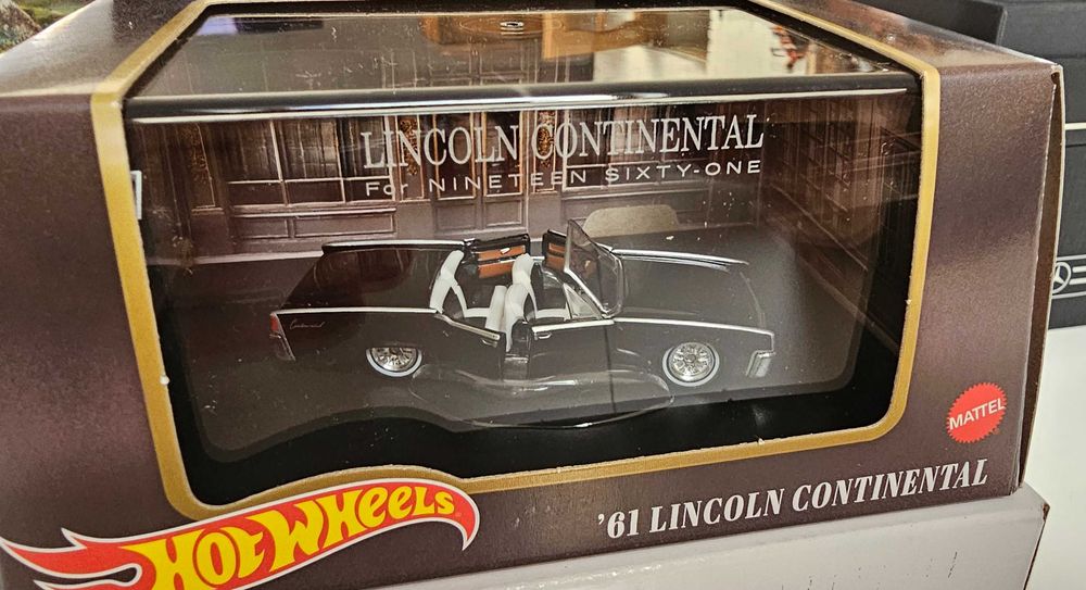 Hot Wheels '61 Lincoln Continental RLC w gablotce Legionowo