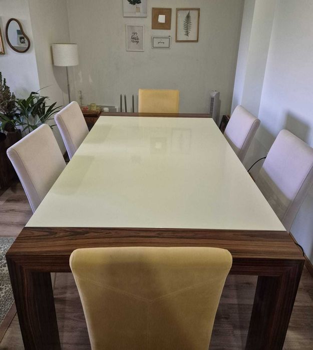 Mesa Bege lacada 1,90 x 1,05 (extensivel) com cadeiras