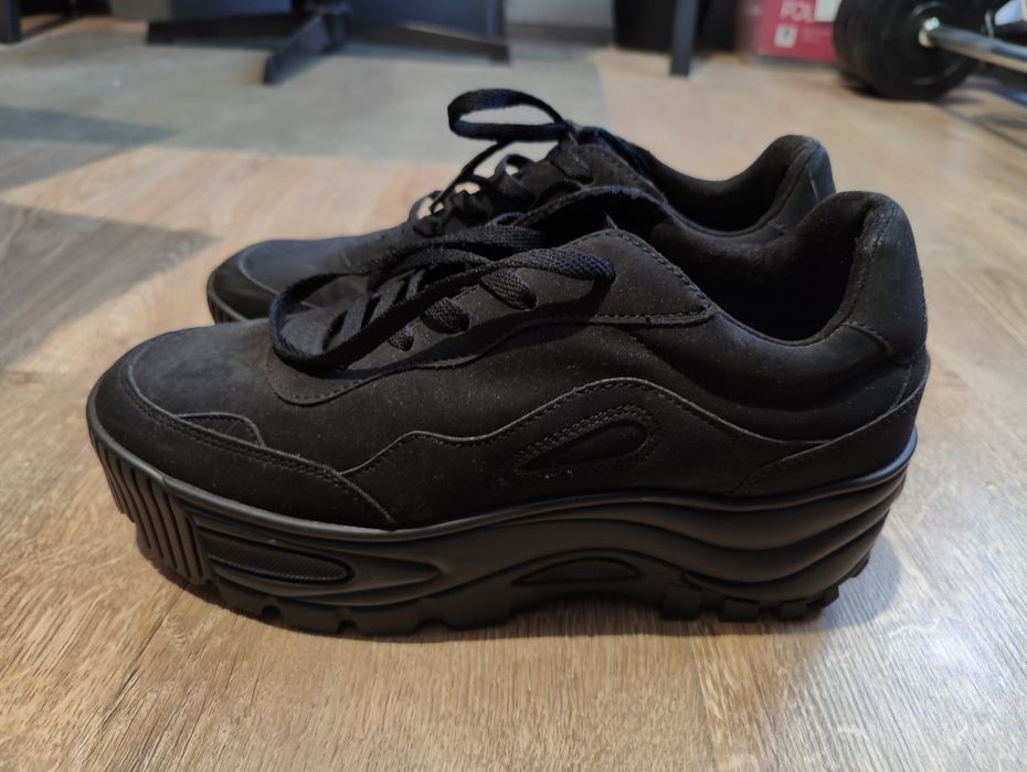 Buty czarne na platformie roz. 41 Bershka
