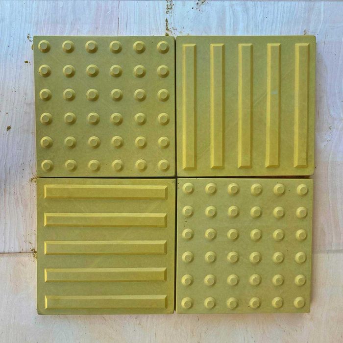 Тактильна плитка 300х300х60 мм