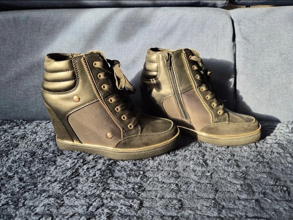 Buty botki na koturnie 38