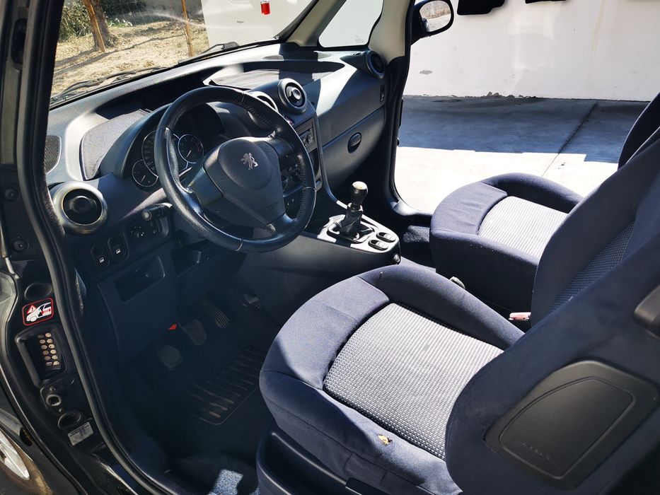 Peugeot 1007 1.4 HDI vendo ou troco por Jipe
