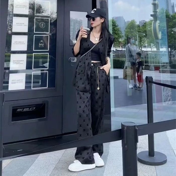 Стильна модель костюму шанель