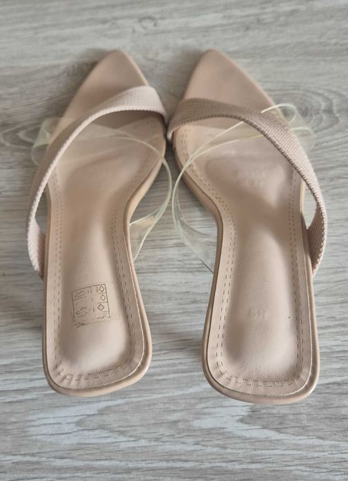 Letnie klapki na szpilce z materiałowym paskiem r. 39 czółenka sandały
