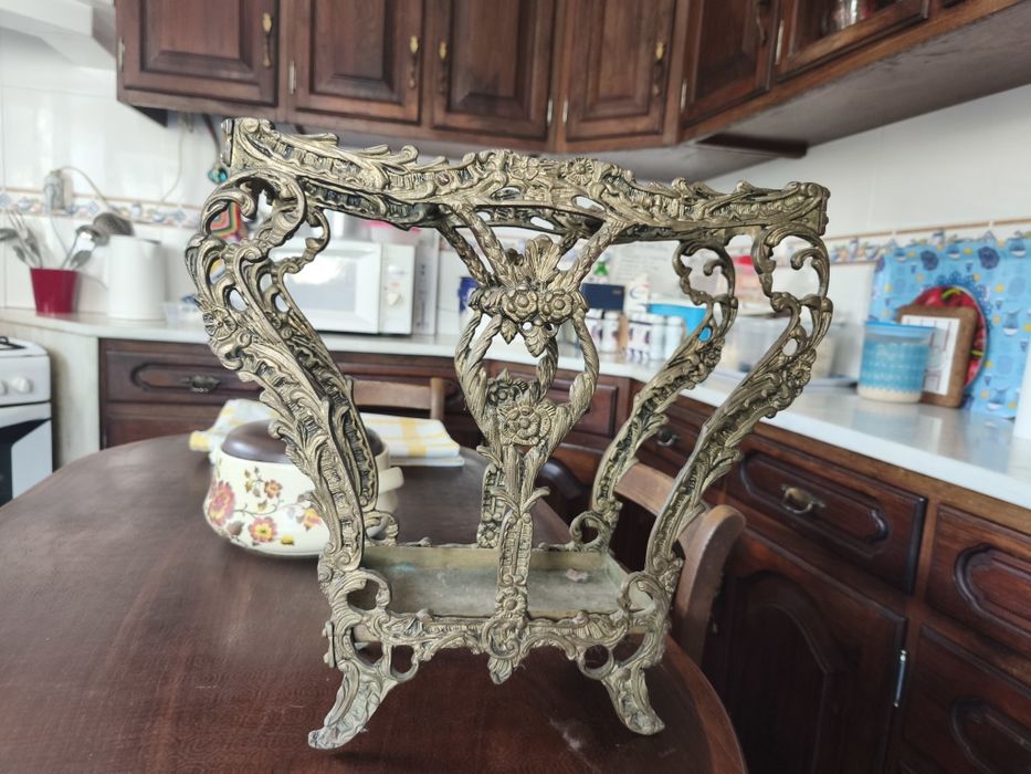 Bengaleiro antigo em bom estado -duas peças