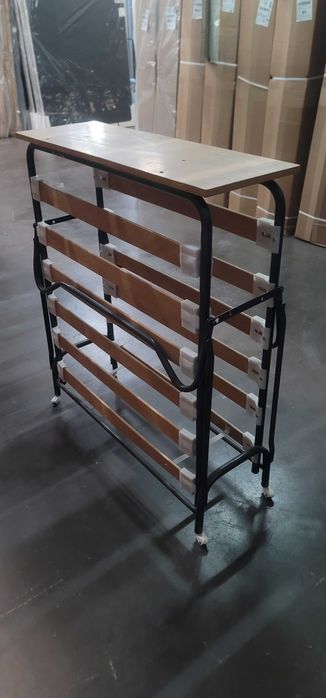 Cama divã sem colchão em boas condições