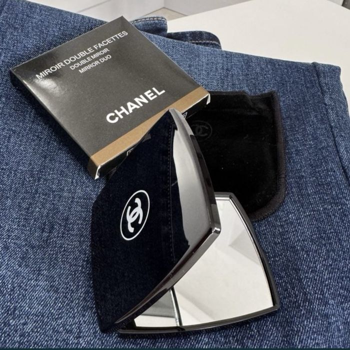 Дзеркало для макіяжу Chanel