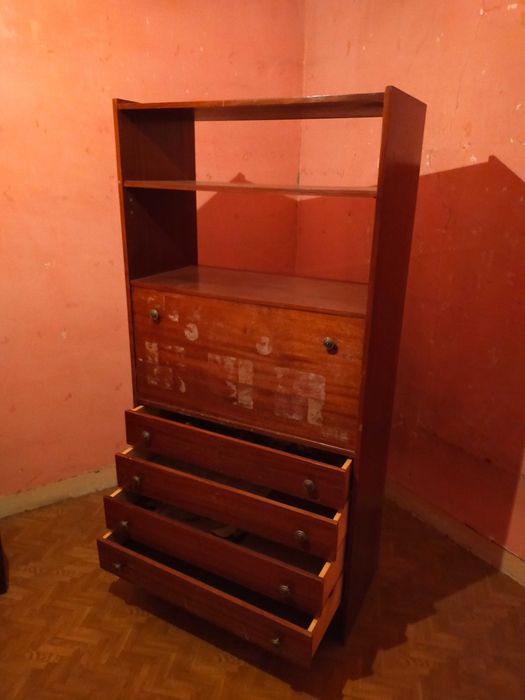 Wooden Desk in Good Condition64738417207427121