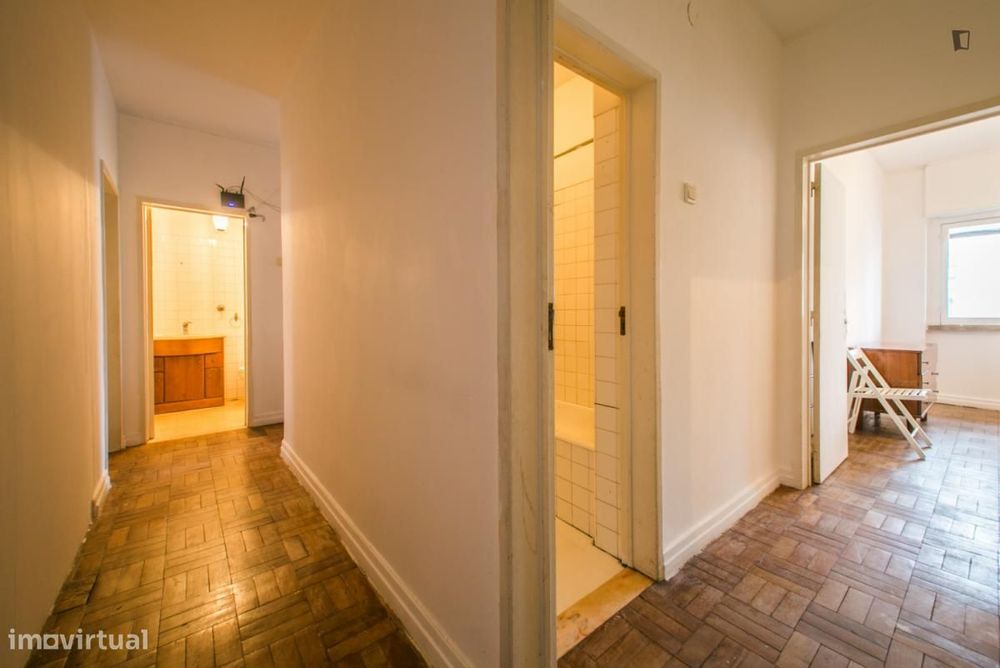Quarto - localizado em Estrela Lisbon