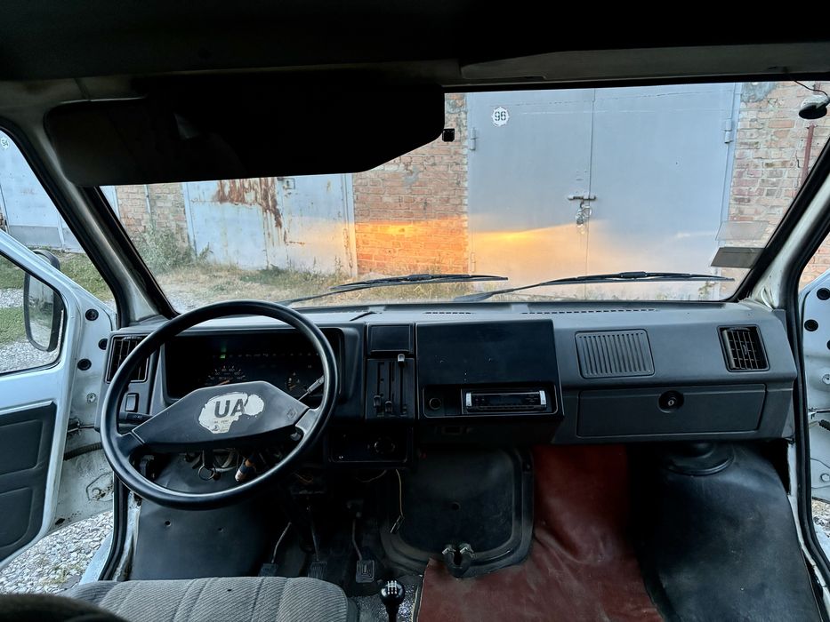 Renault Trafic 2.5 дизель 7л по місту