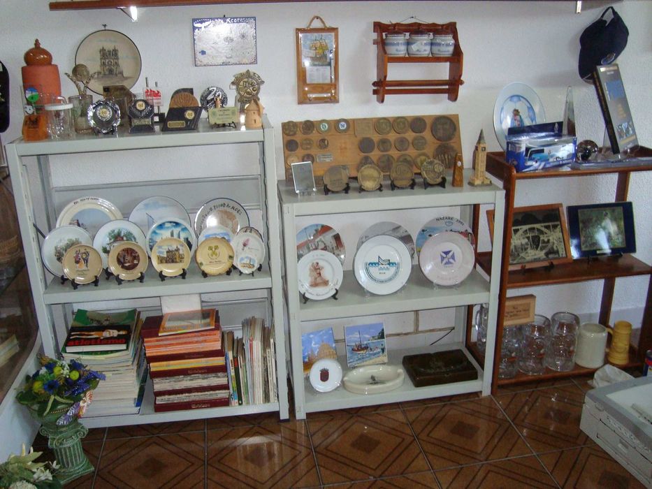 Venda de antiguidades, coleções, revistas, livros e muito mais