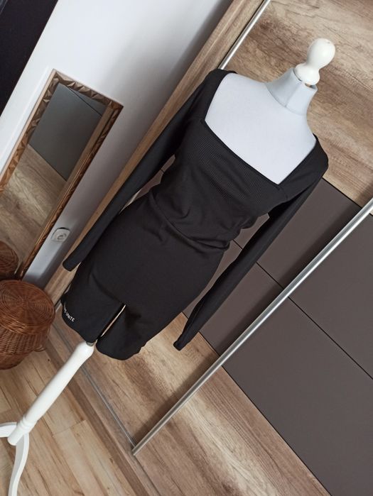 Czarny prążkowany kombinezon r. 42